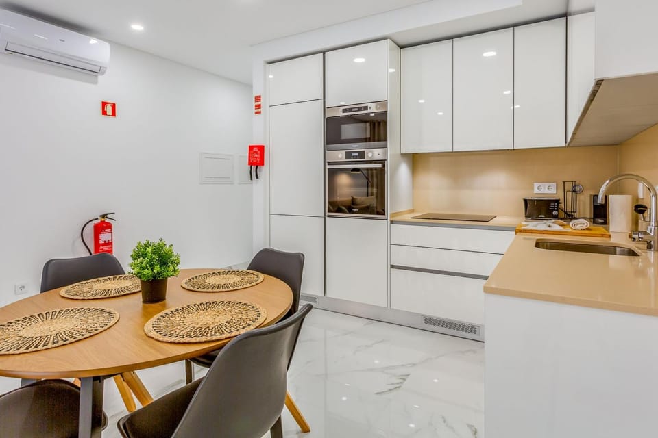 Kitchen or kitchenette, Seating area, Dining area, dishwasher, minibar, pet friendly, stove