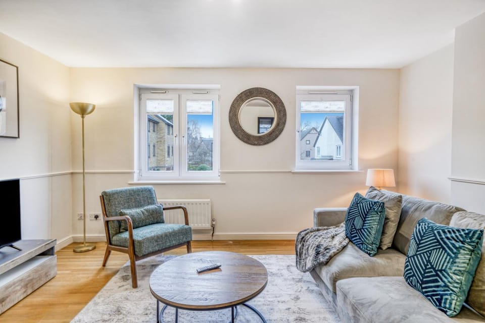 Executive 4 Bedroom Town House in Canada Water FREE WIFI & PARKING by City Stay Aparts London Bed and Breakfast in London Borough of Southwark