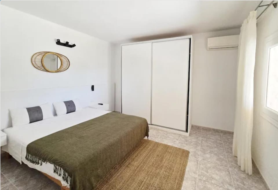 Bed, Photo of the whole room, Bedroom, wardrobe