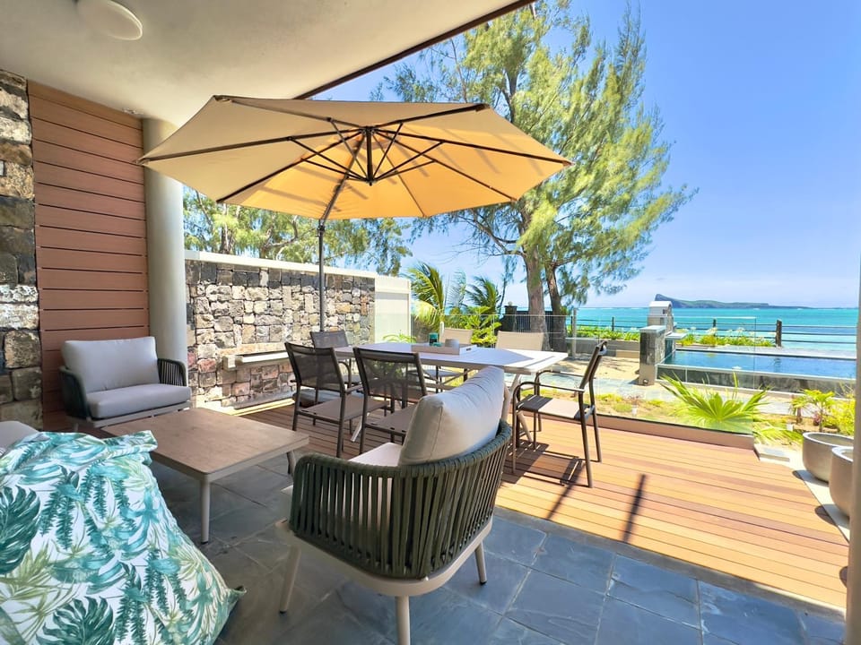 Patio, Balcony/Terrace, Seating area, Dining area, Sea view
