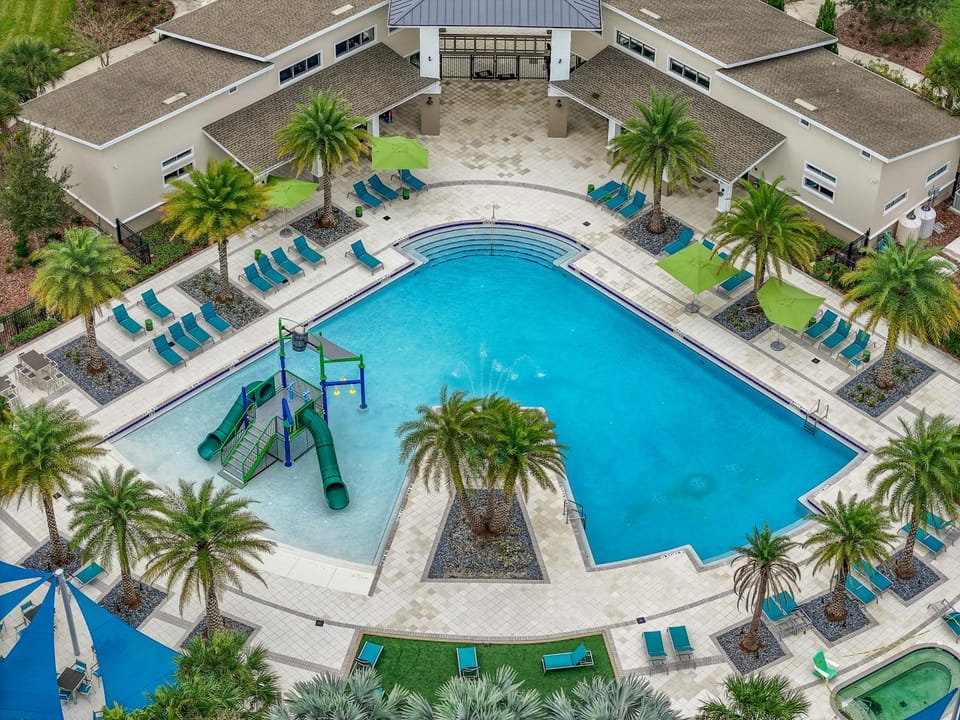 Garden view, Pool view, Swimming pool, sunbed