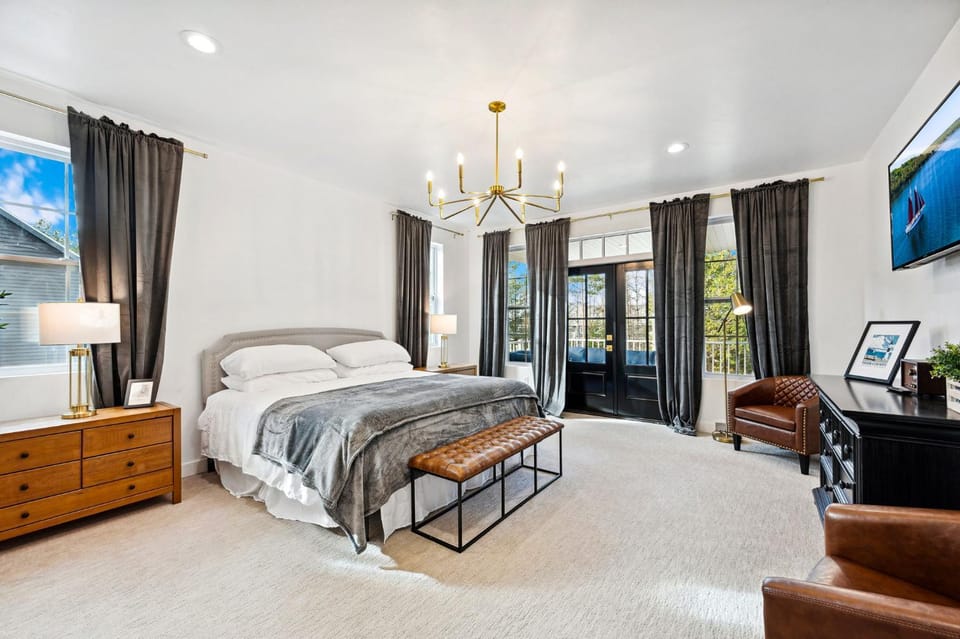 Luxe Retreat with Sauna, Walk to Northern Haus House in Sister Bay