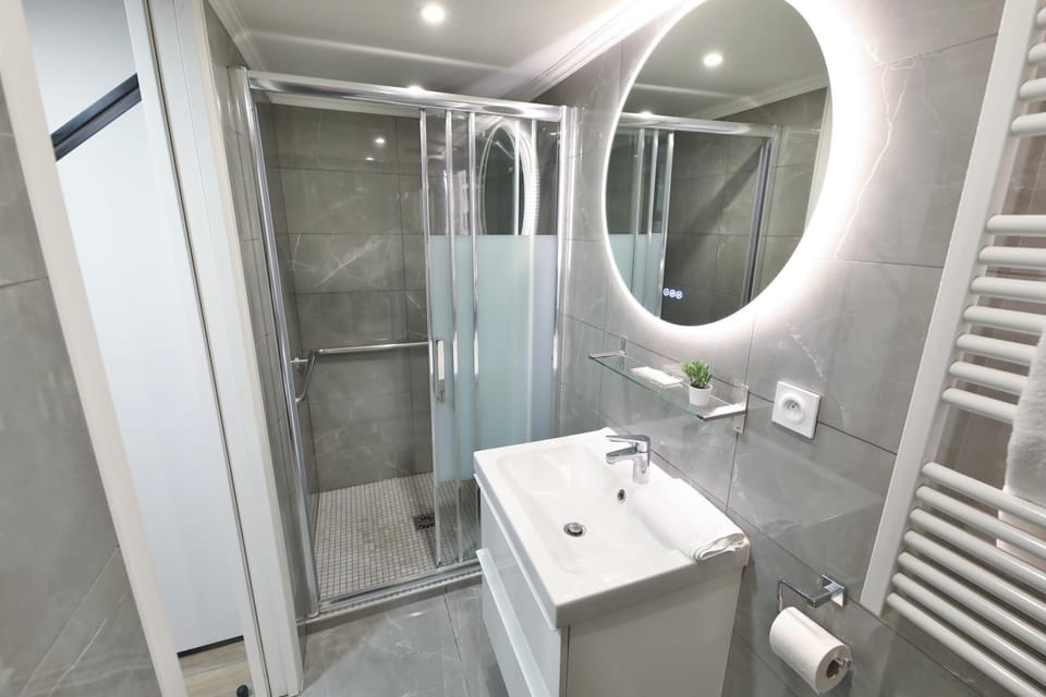 Shower, Bathroom