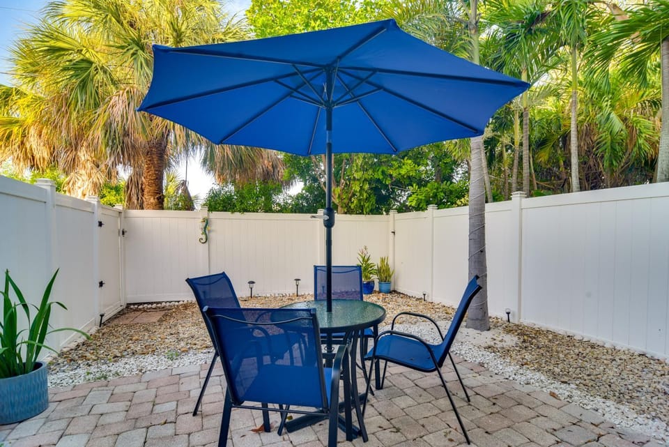 Near Beach! Modern Ground-Floor Condo in St Pete House in Sunset Beach