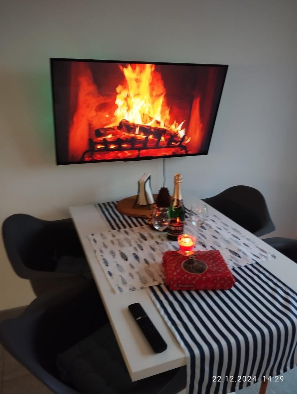 Communal lounge/ TV room, TV and multimedia, Dining area