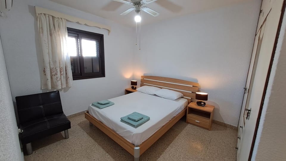 Bed, Photo of the whole room, Bedroom, fireplace, towels