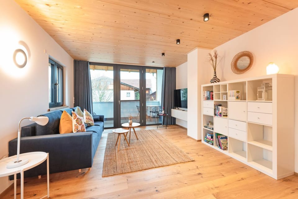 Communal lounge/ TV room, Bed, TV and multimedia, Balcony/Terrace, Living room