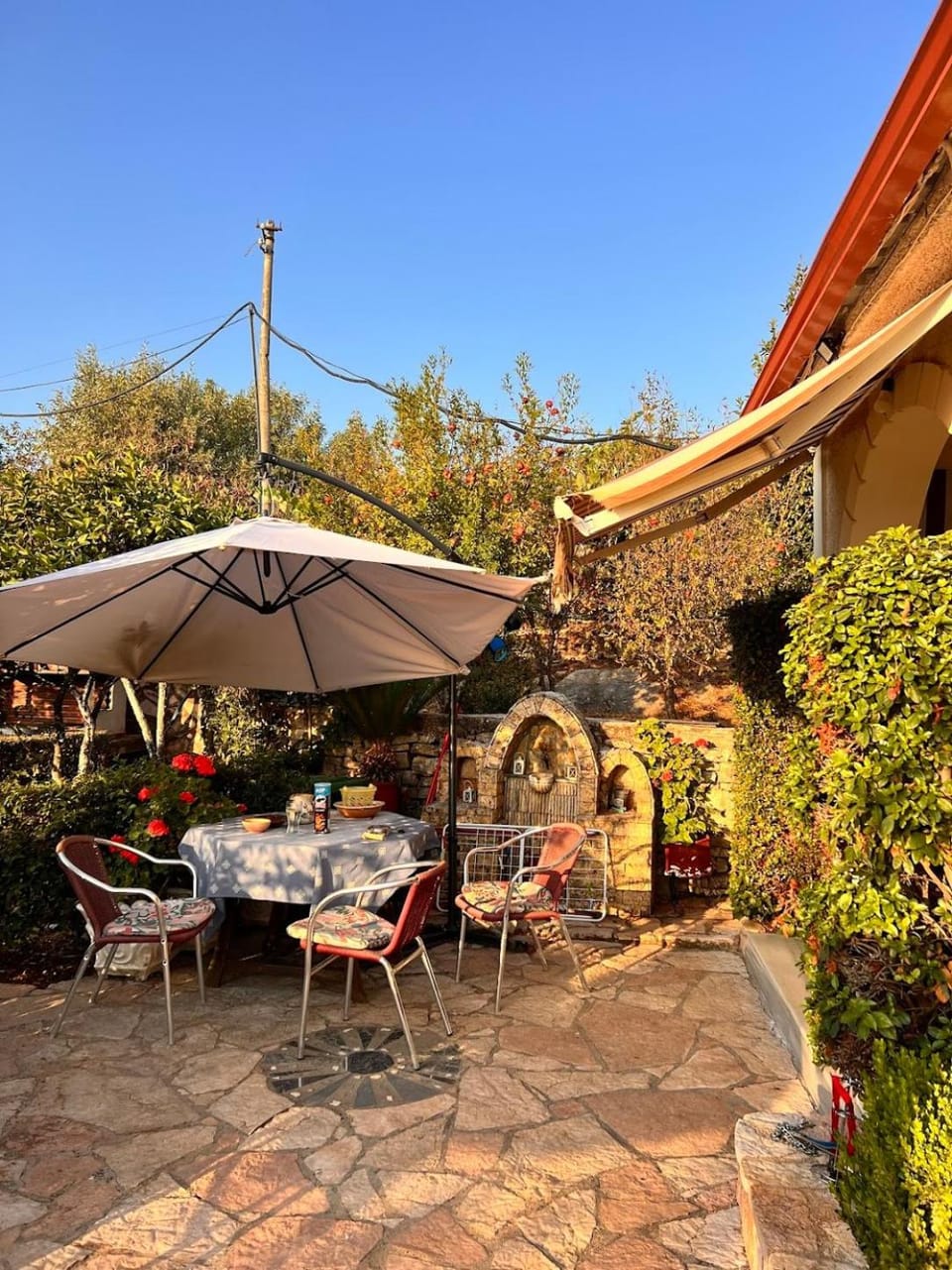 Property building, Spring, Day, Garden, Dining area, Garden view