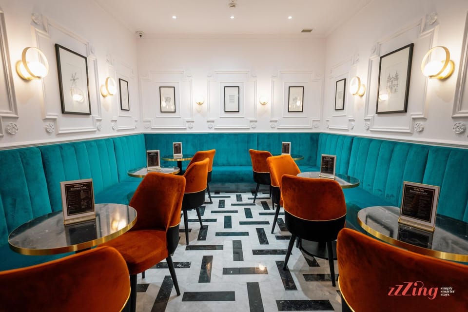 Restaurant/places to eat, Seating area, Breakfast