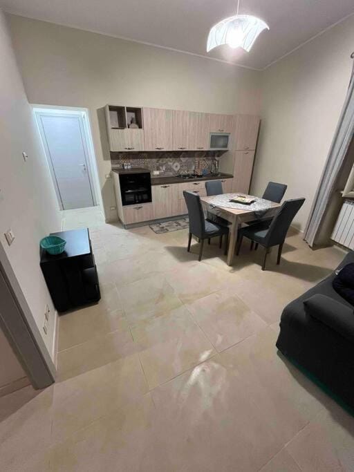 Kitchen or kitchenette, Seating area