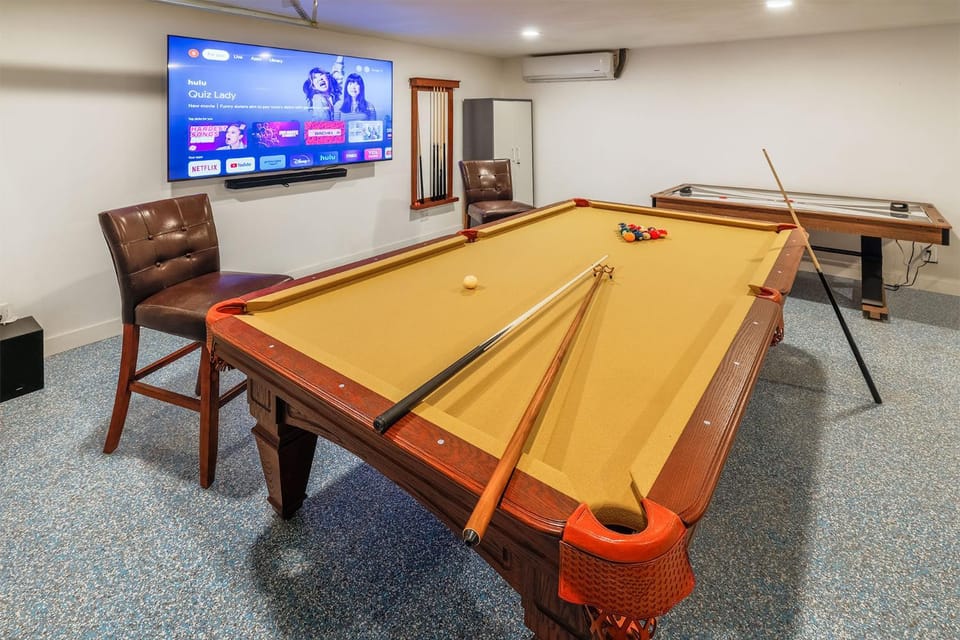 New: Dome, Hot Tub, Game Room, 5 min to park Villa in Southern California