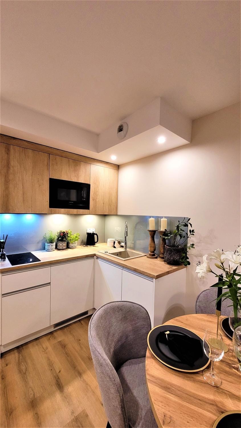 Kitchen or kitchenette, Dining area, minibar, stove