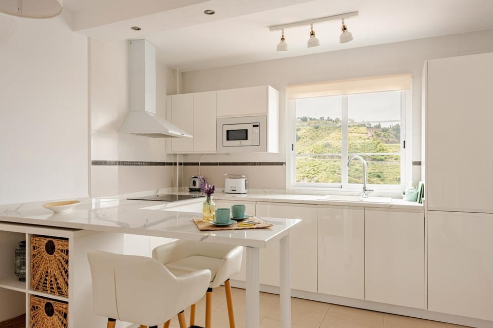 Kitchen or kitchenette, Dining area, stove, toaster