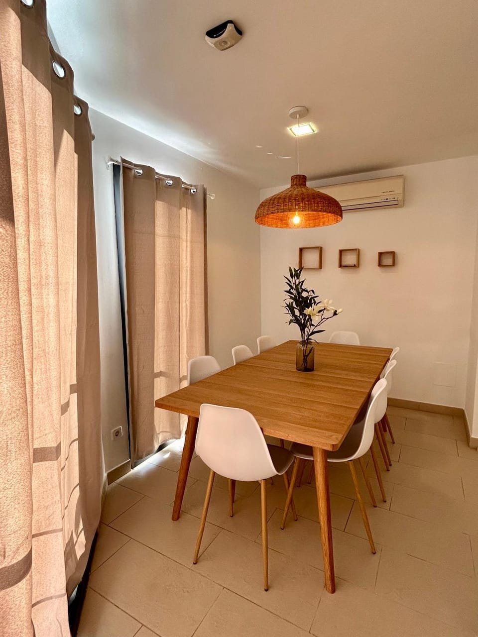 Living room, Dining area, air conditioner