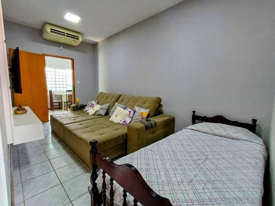 Bed, Living room, Photo of the whole room, Seating area, air conditioner