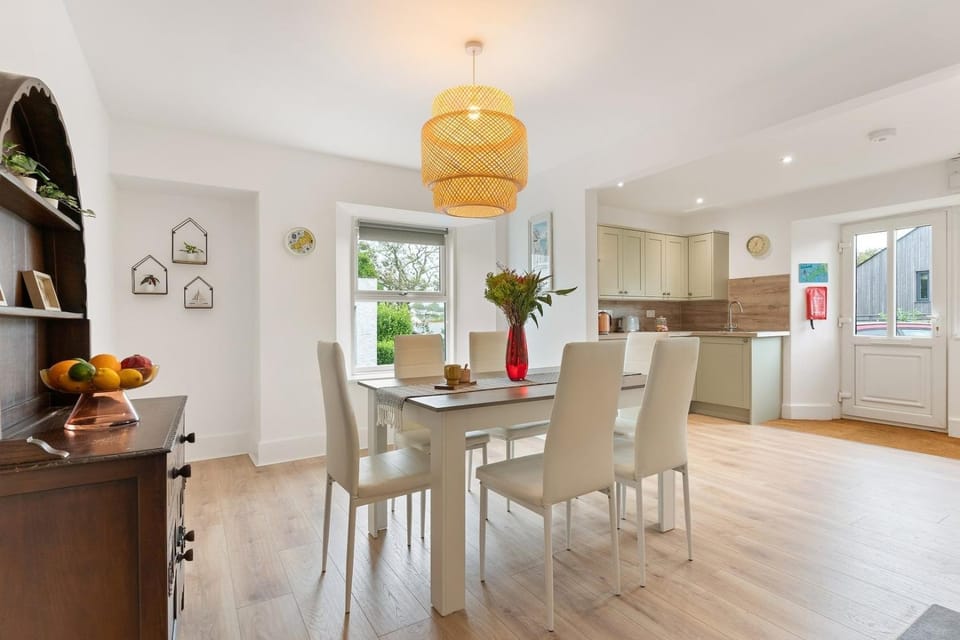 Delightful Family Getaway Cornwall House in Mawnan Smith
