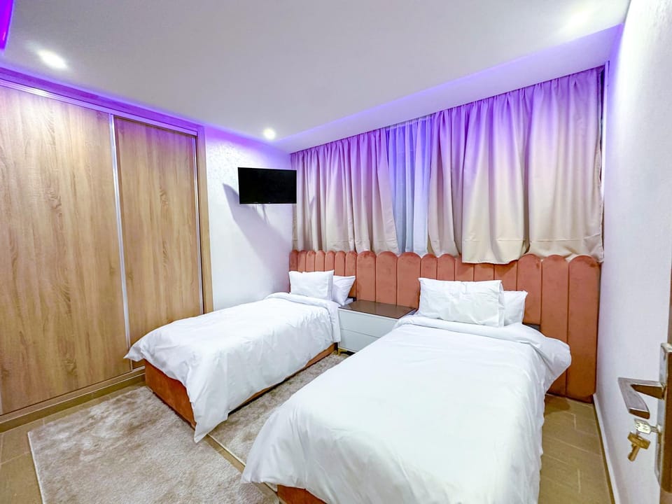 Bed, TV and multimedia, Photo of the whole room, Bedroom, wardrobe