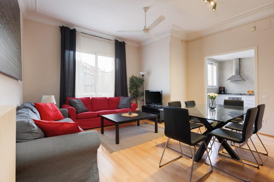 TV and multimedia, Kitchen or kitchenette, Living room, Dining area