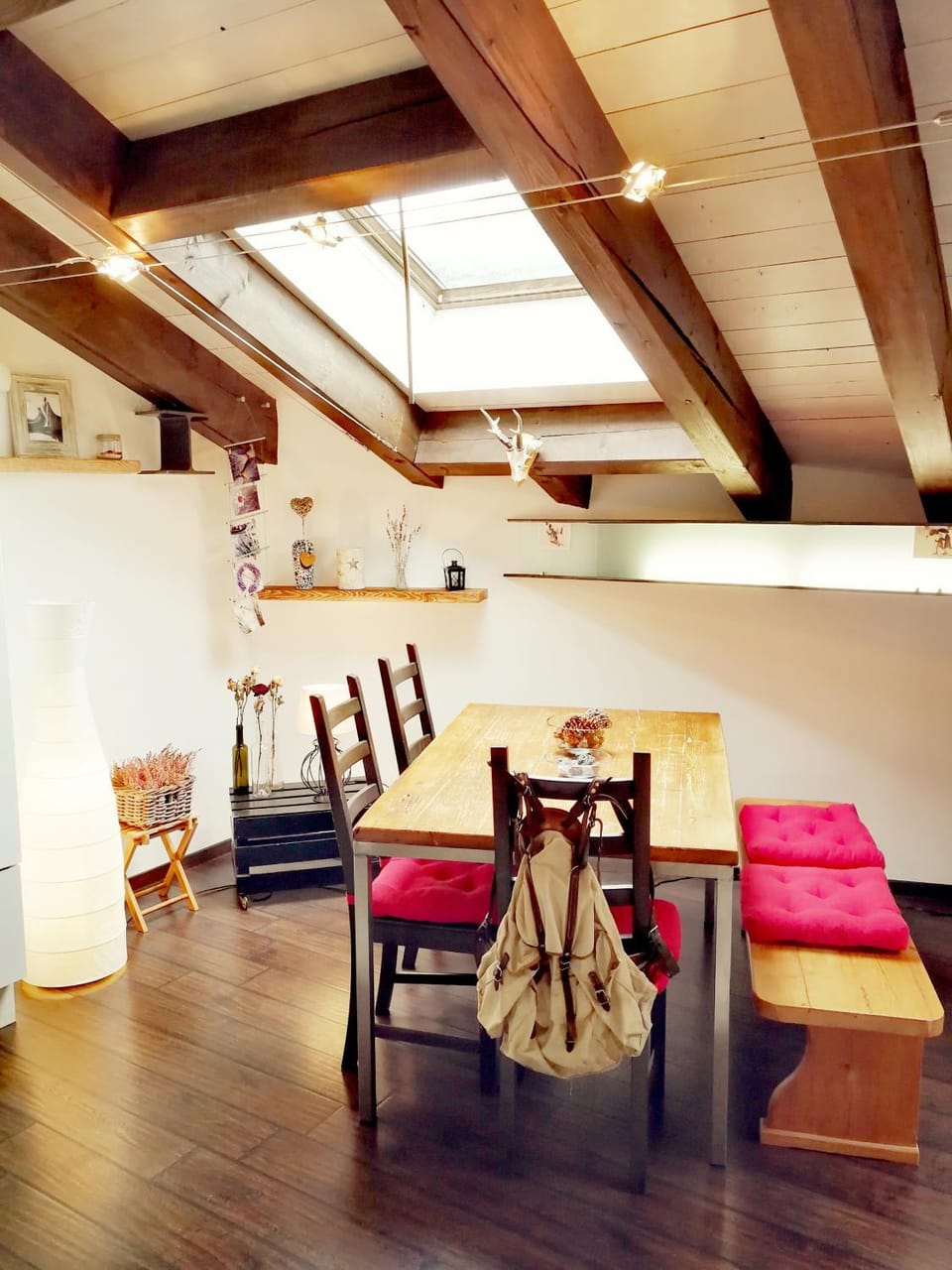 Seating area, Dining area