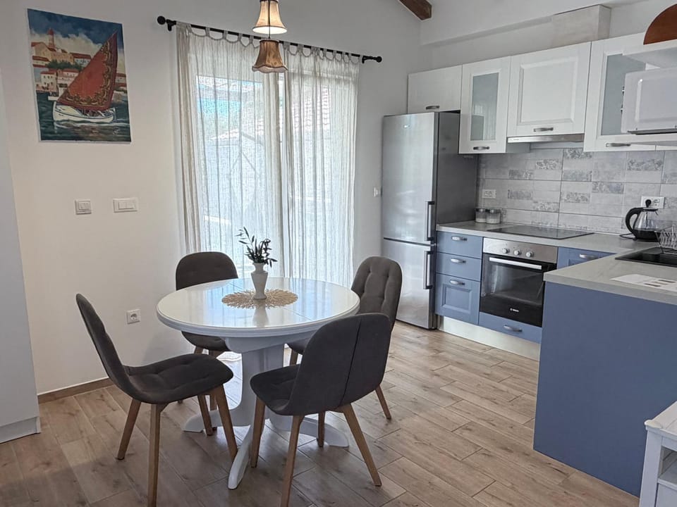 Kitchen or kitchenette, Living room, Dining area, dishwasher, microwave, oven, stove, toaster