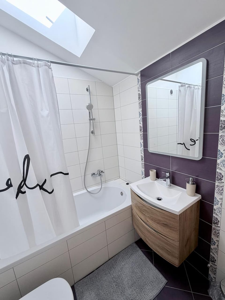 Shower, Toilet, Bathroom, Bath, towels