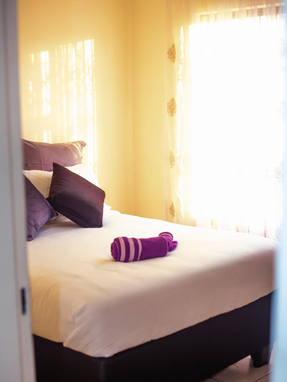 Bed, Bedroom, towels