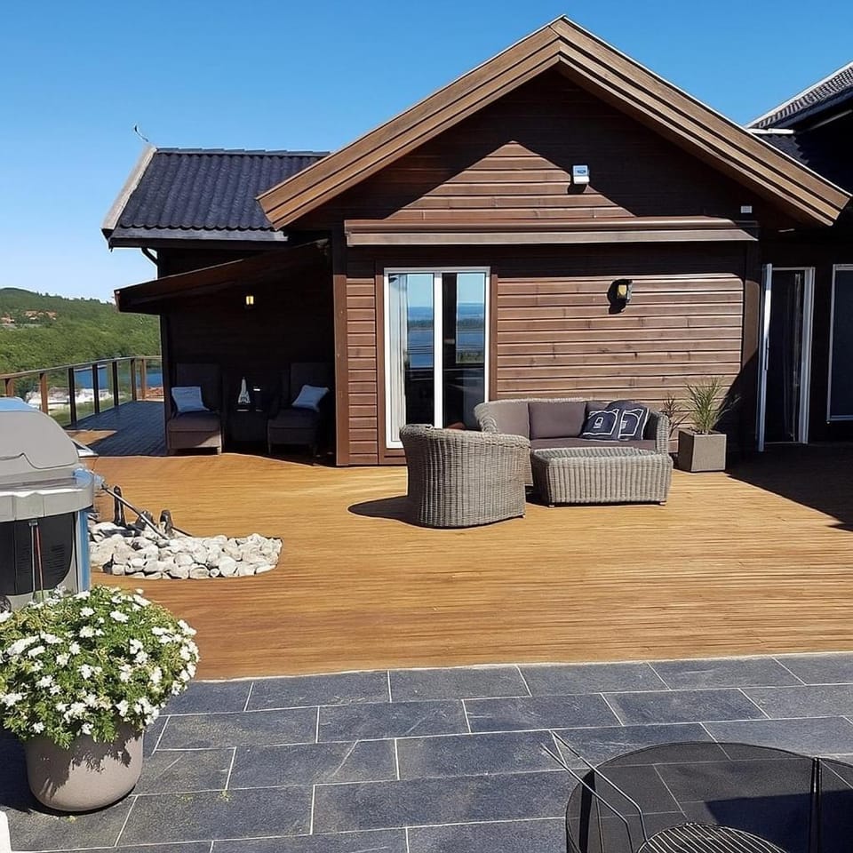 Property building, Patio, Day, BBQ facilities, View (from property/room), Balcony/Terrace, Lake view