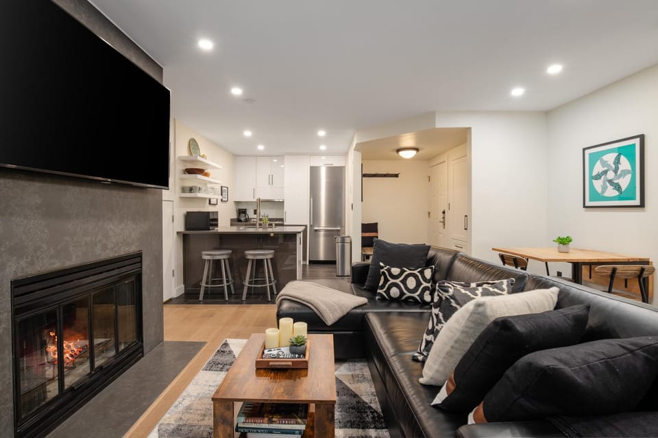 Living room, Seating area, Dining area, kitchen
