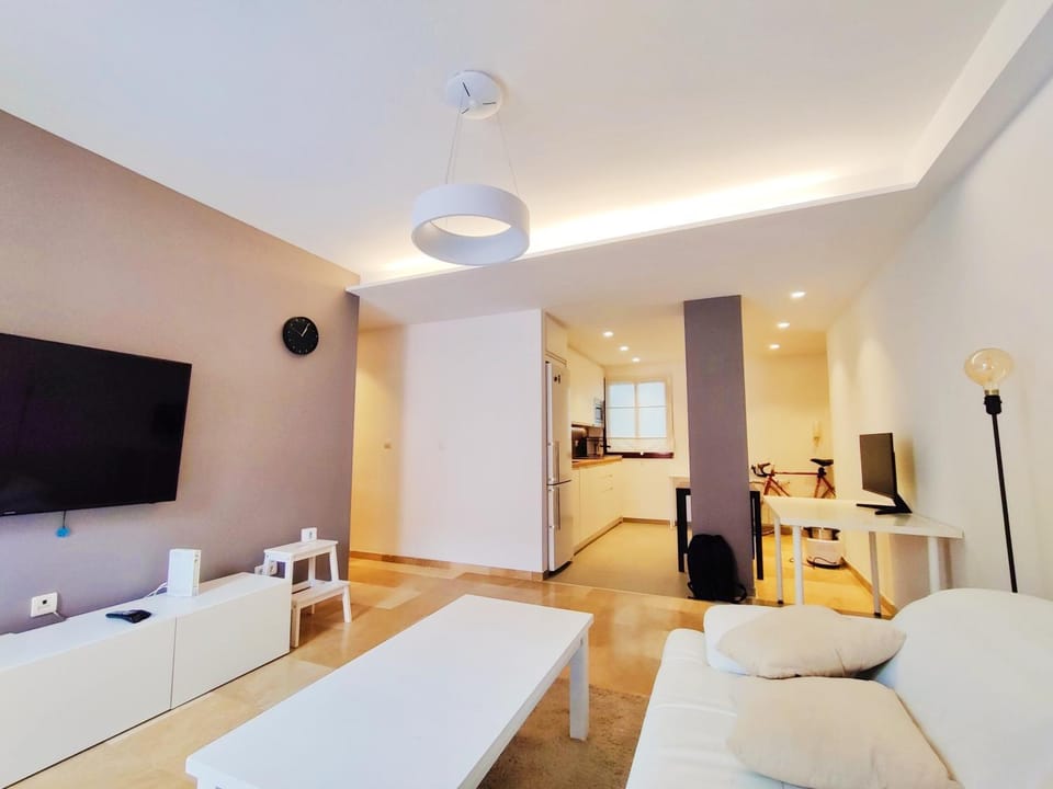 Apartamento, parking y piscina de temporada en Granada Tico Medina Apartment in Granada