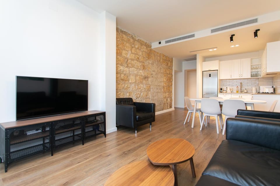 TV and multimedia, Kitchen or kitchenette, Living room, Seating area, Dining area, minibar, pet friendly