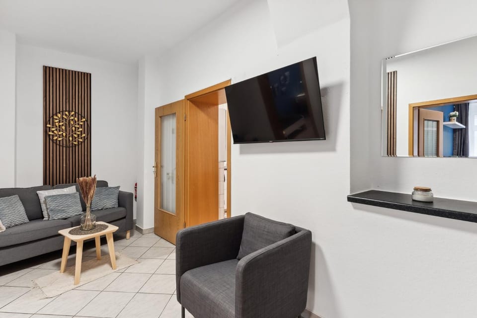 Communal lounge/ TV room, TV and multimedia, Seating area