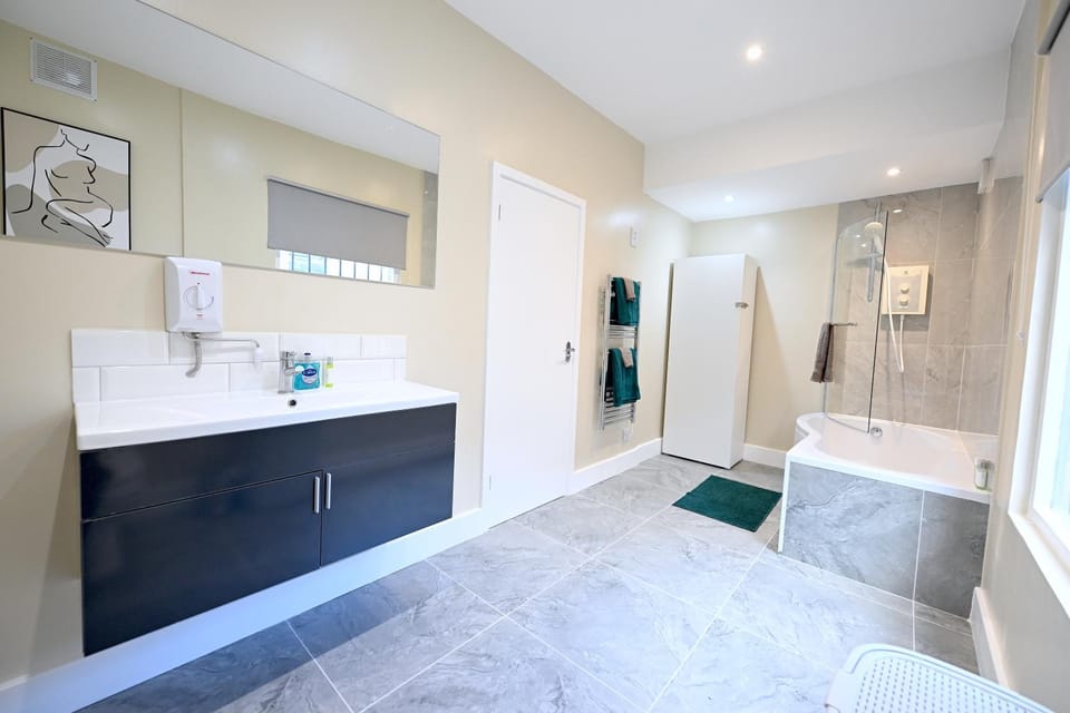 Bathroom, Bath