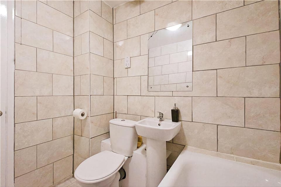 Shower, Toilet, Bathroom, Bath