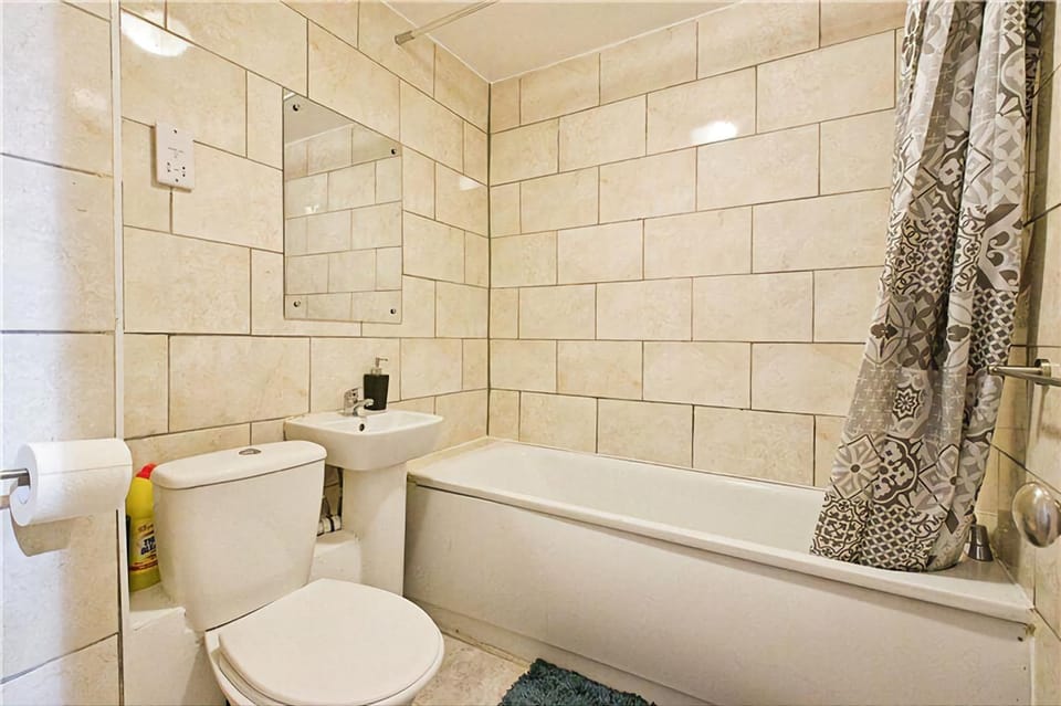 Shower, Toilet, Bathroom, Bath, towels