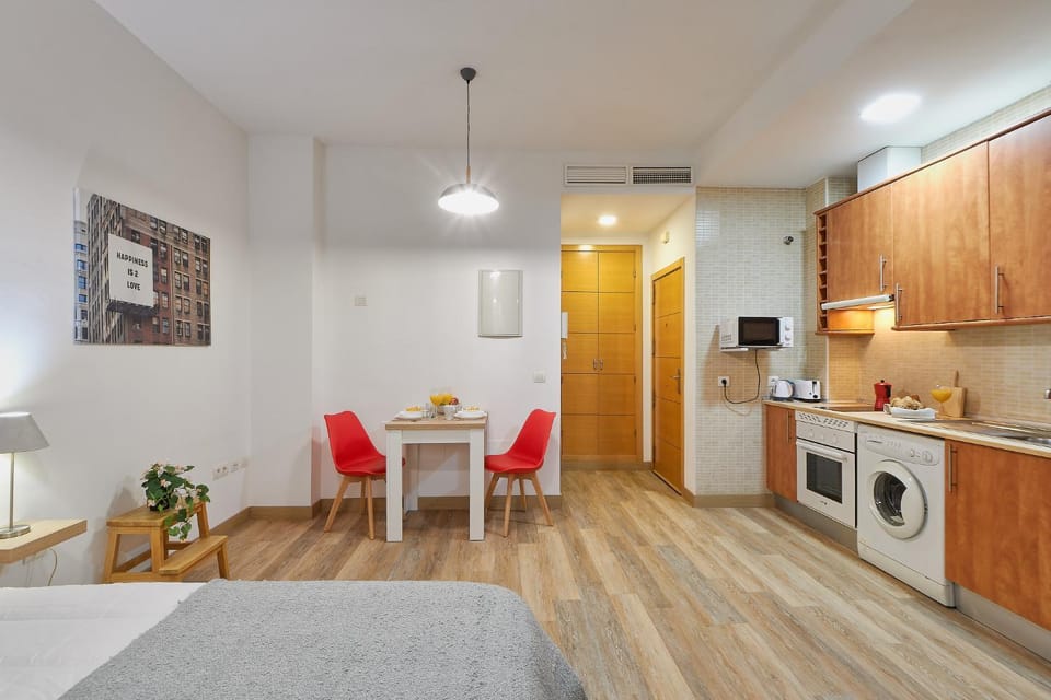 Bed, Kitchen or kitchenette, toaster, washing machine
