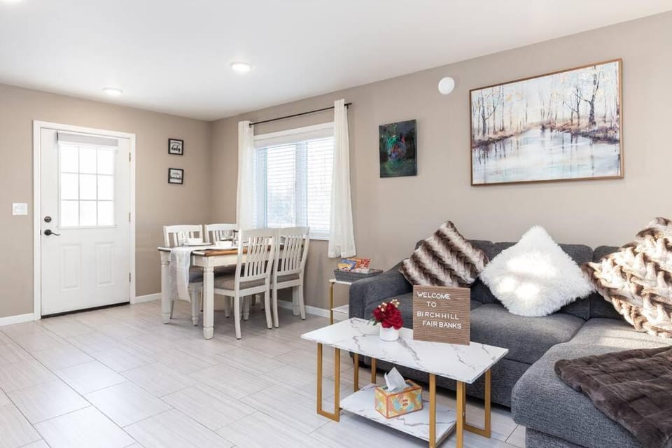 Seating area, Dining area