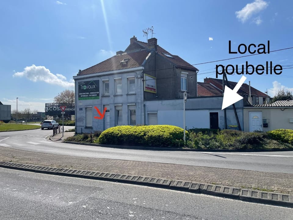 Property building, Neighbourhood, Street view, Location