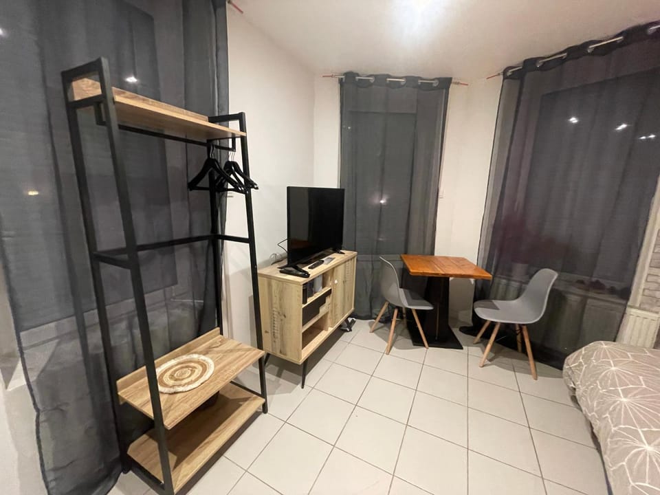 TV and multimedia, Seating area, wardrobe