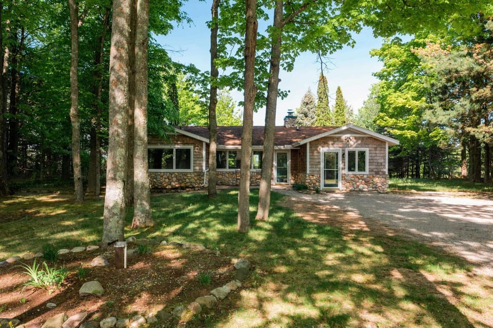 Private Home 2 miles to Downtown Bellaire House in Torch Lake