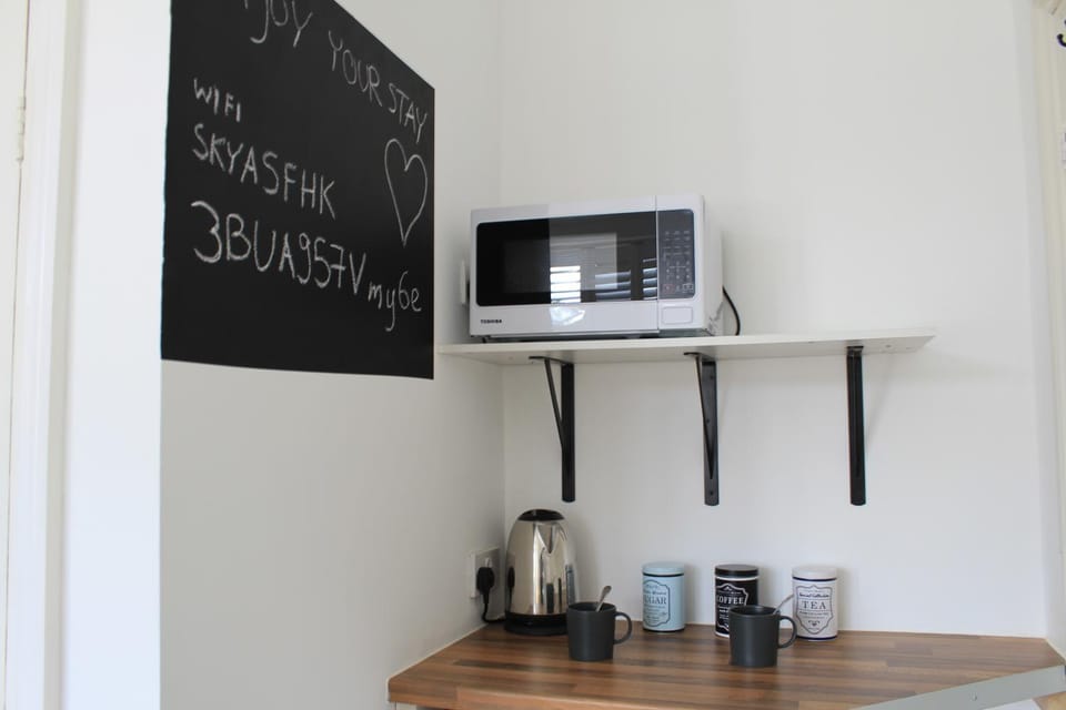 Coffee/tea facilities, Kitchen or kitchenette, microwave