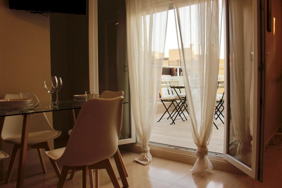 Balcony/Terrace, Living room, Seating area, Dining area