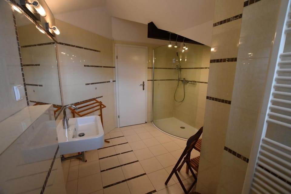 Shower, Bathroom, towels