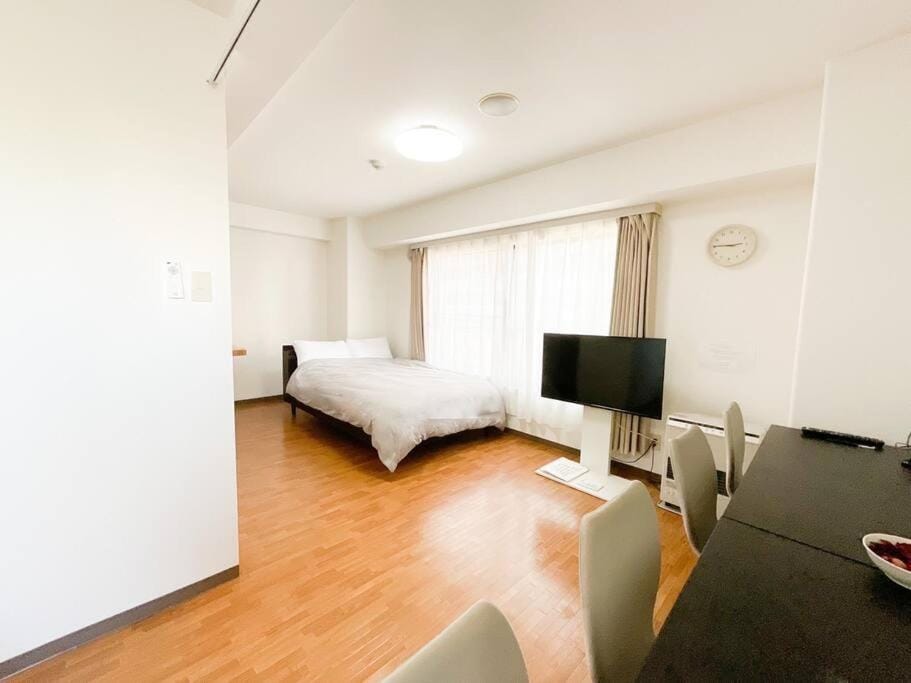 Bed, Living room