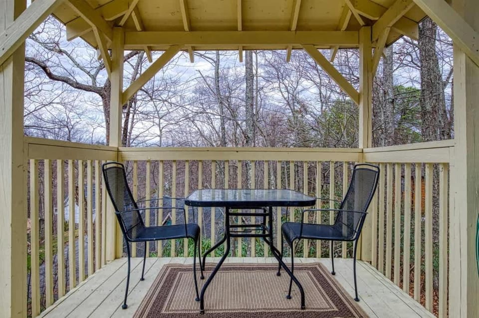 Bearly Makin It II by Beyond Expectations House in Gatlinburg