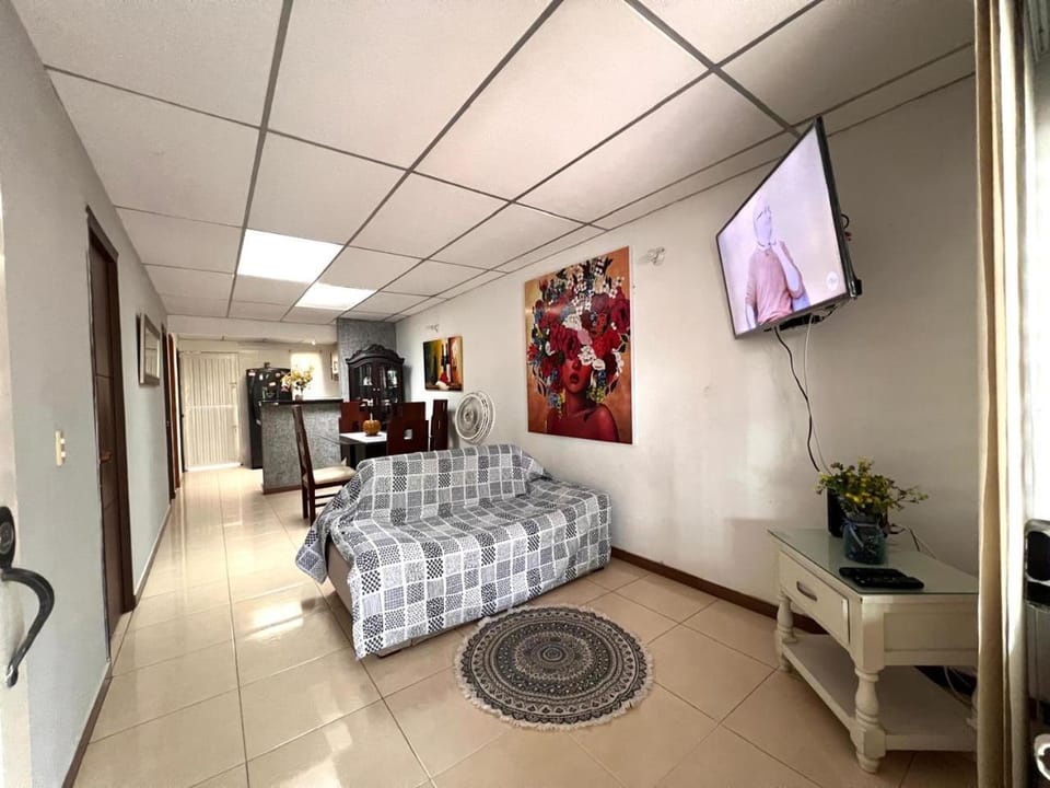Staff, Staff, Communal lounge/ TV room, TV and multimedia, Living room, Seating area, Evening entertainment