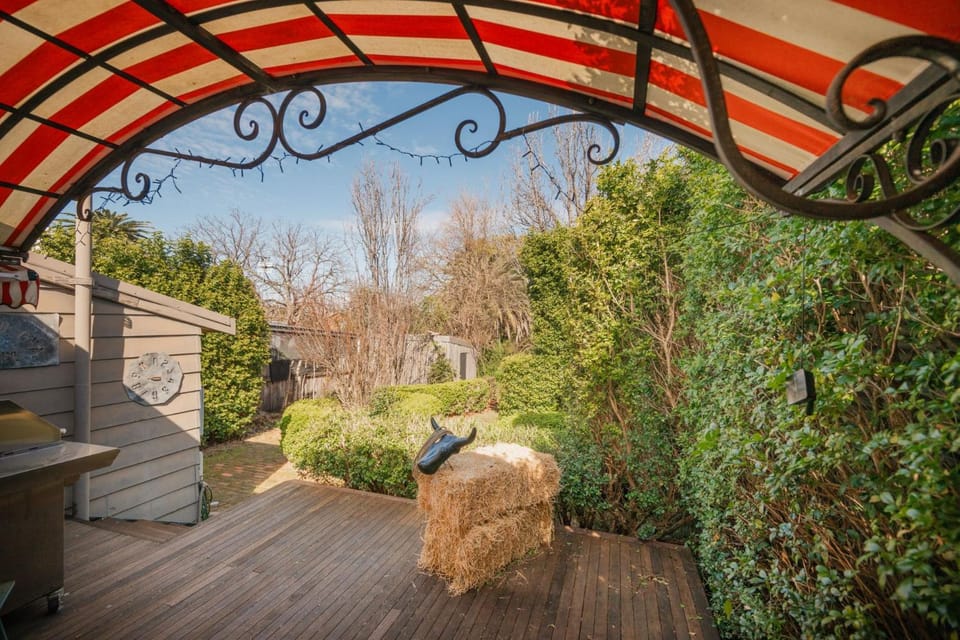 Bluebird Cottage House in Tamworth