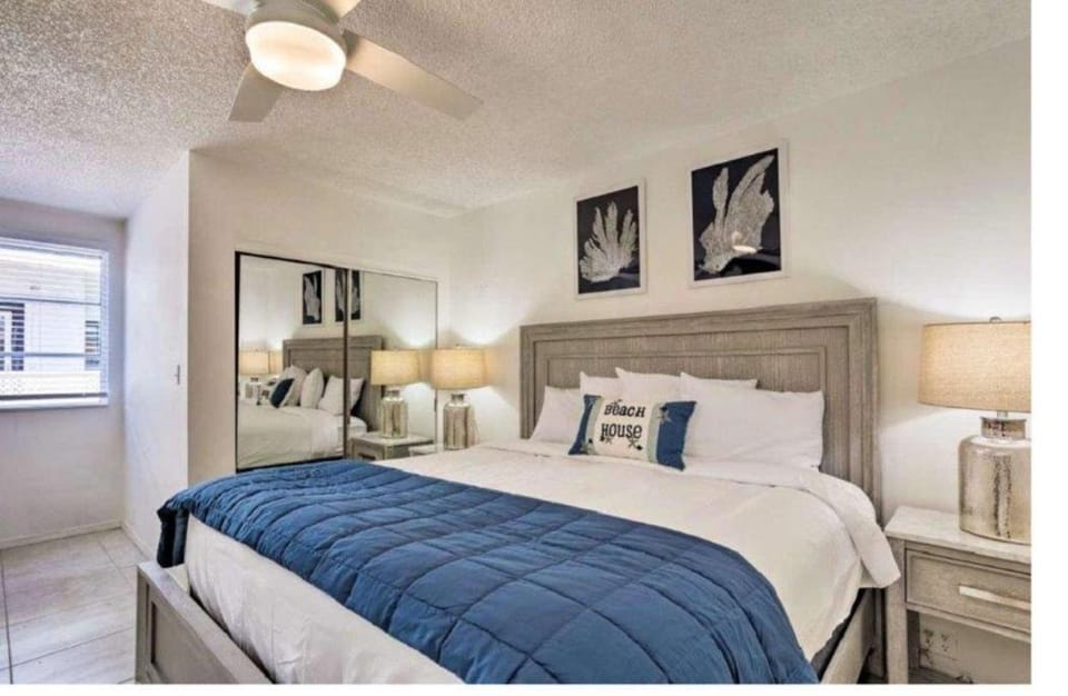 Bedroom, fireplace