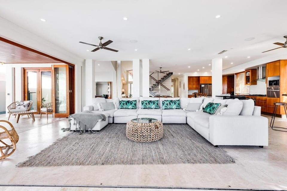Luxurious, Tropical Haven, Mooloolaba- Moonda5 House in Sunshine Coast
