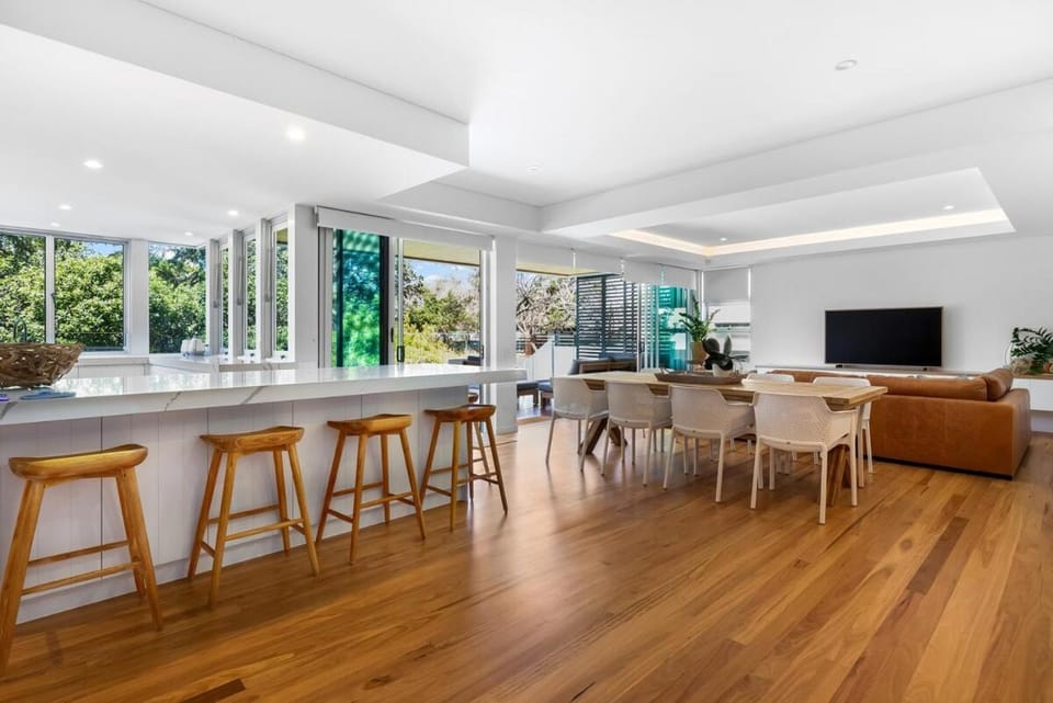 BEACH01- Mooloolaba Beachfront Apartment with Private Pool Apartment in Sunshine Coast