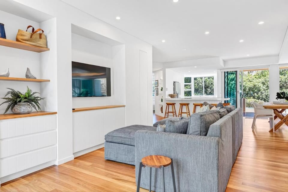 BEACH01- Mooloolaba Beachfront Apartment with Private Pool Apartment in Sunshine Coast